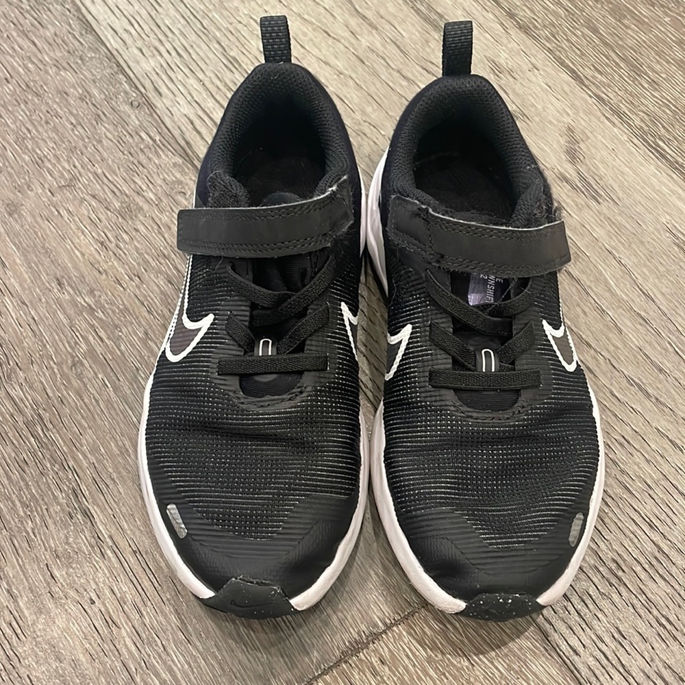 Mike boys or girls sneakers very good used - size 12.5 little kid